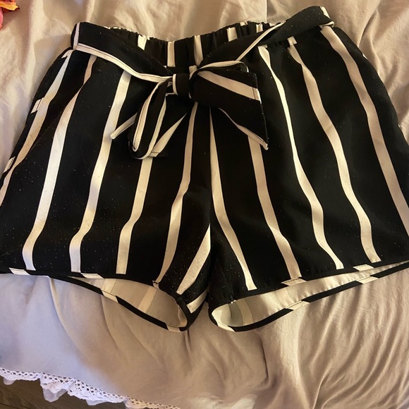 Black and white striped shorts - Picture 1 of 1